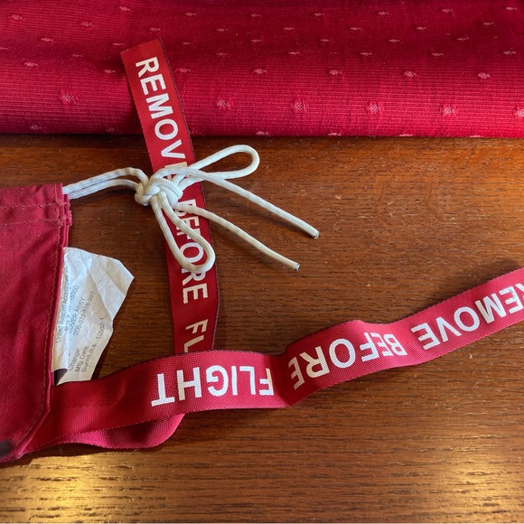 AvGeek universal Pitot cover. two streamers & tie used. Grease or adhesive spot - Picture 3 of 6